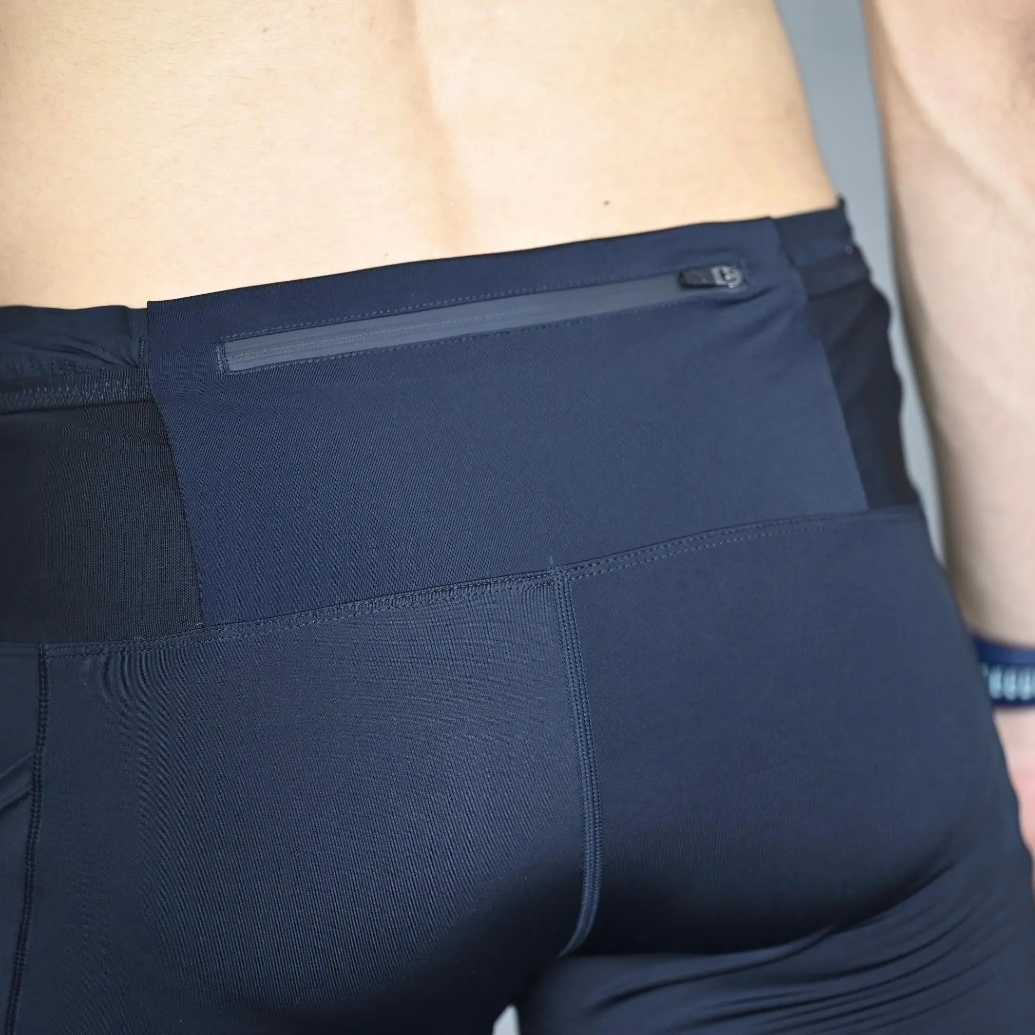 AKIV 2-in-1 Multi-Pocket Pro Tights Unisex | For Road Running